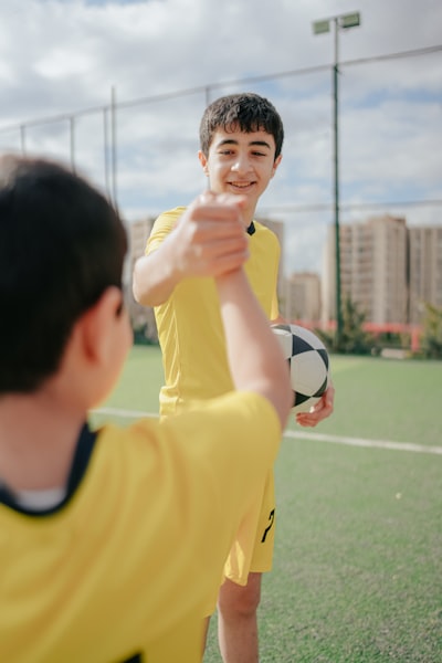 أفضل 5 لاعبين كرة قدم في التاريخ